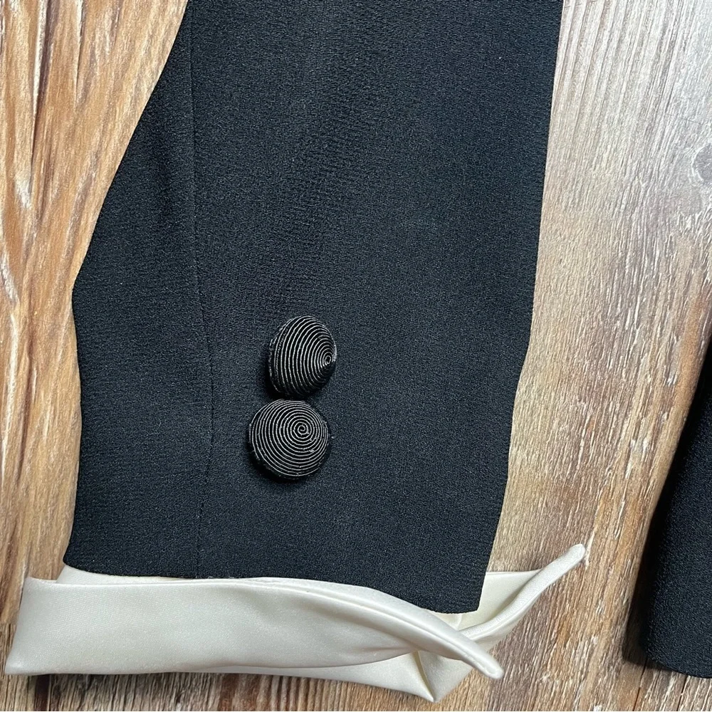 Womens Vintage Christian Dior Black Blazer w detachable White Cuffs and Collar.